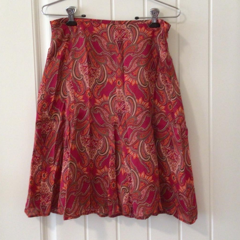 Women's Ann Taylor silk flowy skirt, size 2